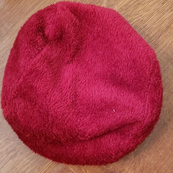 Red Winter Hat with Floral Rhinestone Pendant - Picture 4 of 4